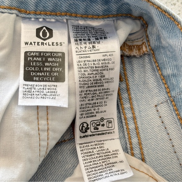 Levi's Women's 501 Button Fly Jean Denim Shorts Size W 27 Cut Off Light Wash - Picture 12 of 16